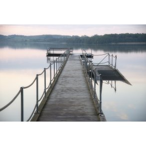 Tidlig morgen ved badebroen ud i Fussing S� ved Fussing� Slot