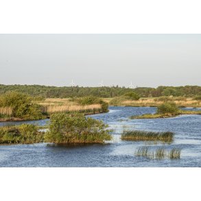 Guden�en t�t p� Randers og med vindm�ller i baggrunden