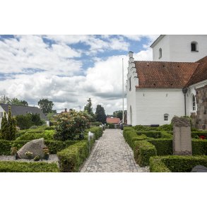 Sp�rring Kirke ligger i Sp�rring 18 km nord for Aarhus.