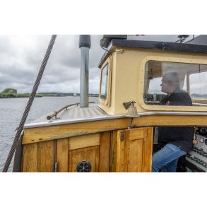 Styrmanden holder �je med Randers Fjord i Lillebj�rn