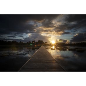 Solnedgang over badebro og sommerhus omr�de i �ster Hurup