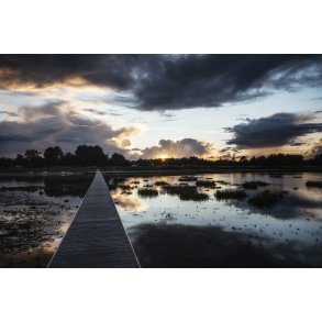 Solnedgang over badebro og sommerhus omr�de i �ster Hurup