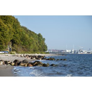Ballehage Strand lidt syd for Tangkrogen i Aarhus. Kajakklubben Viking ses inde til venstre