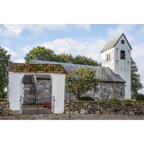 Tjele Kirke er sognekirke som ligger i umiddelbar tilknytning til Tjele Gods