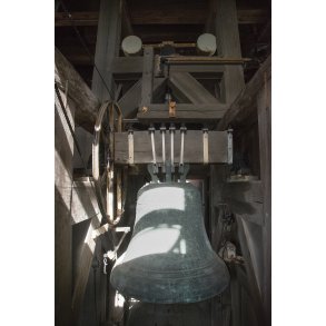 Kirkeklokke i t�rnet p� Sct. Mortens Kirke i Randers