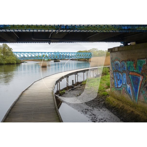 Gudenen set under jernbanebroen mod Den Bl Bro og Storkeengen