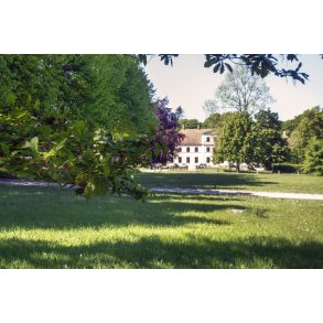 Vilhelmsborgs hovedbygning ved M�rslet, syd for Aarhus