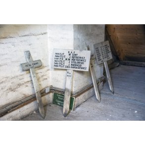 De originale tr�kors over 14 allierede flyvere p� Aalestrup kirkeg�rd er bevaret