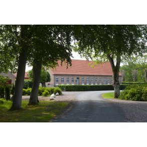 Willestrup herreg�rd ligger t�t p� Astrup, nord for Mariager Fjord