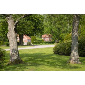 Willestrup herreg�rd ligger t�t p� Astrup, nord for Mariager Fjord