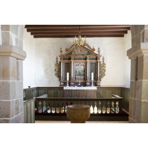 Alter og d�befont i Aggerborg kirke ved Limfjorden