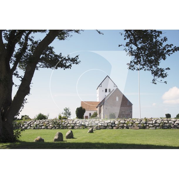 Aggersborg kirke lige nord for Vikingeborgen Aggersborg ved Limfjorden