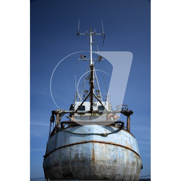 Vrag af fiskekutter p Egense havn ved Limfjorden