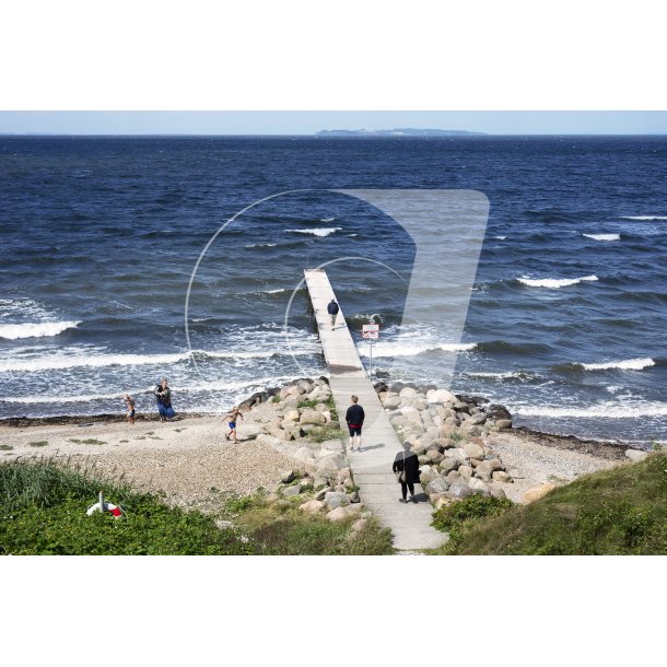 Erteblle strand ved Limfjorden, med Liv i baggrunden
