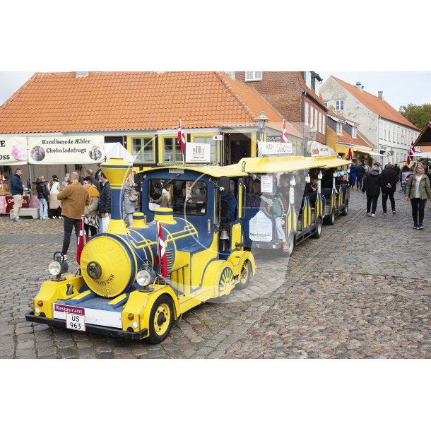 Turist tog ved blefestivalen i Ebeltoft