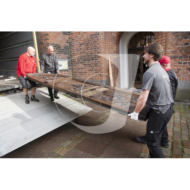 Dren til Sct. Mortens kirke i Randers, ankommer efter restaurering p National Museet