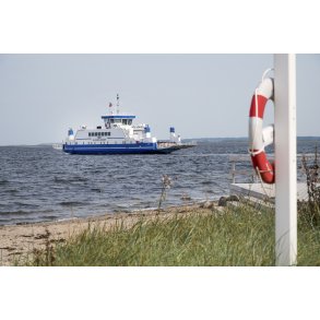 Hvalpsund-Sund�re f�rgen sejler fra Hvalpsund