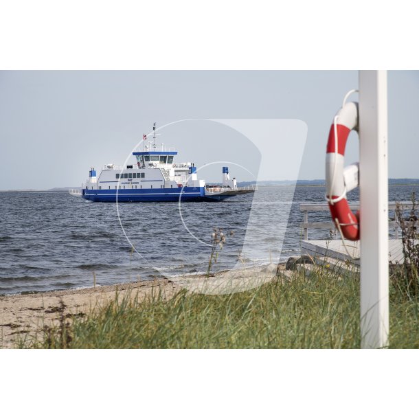 Hvalpsund-Sund�re f�rgen sejler fra Hvalpsund