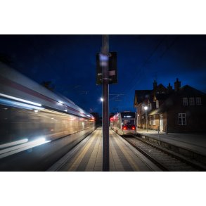 Letbanetog m�des p� Hornslet station en m�rk efter�rsaften