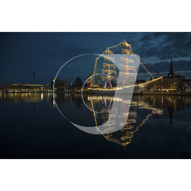 Aftenstemning ved Tall ship race i Aarhus havn