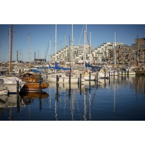 Aarhus lystb�dehavn med Aarhus � i baggrunden