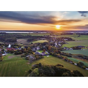 Dronefoto af Tvede ved solopgang