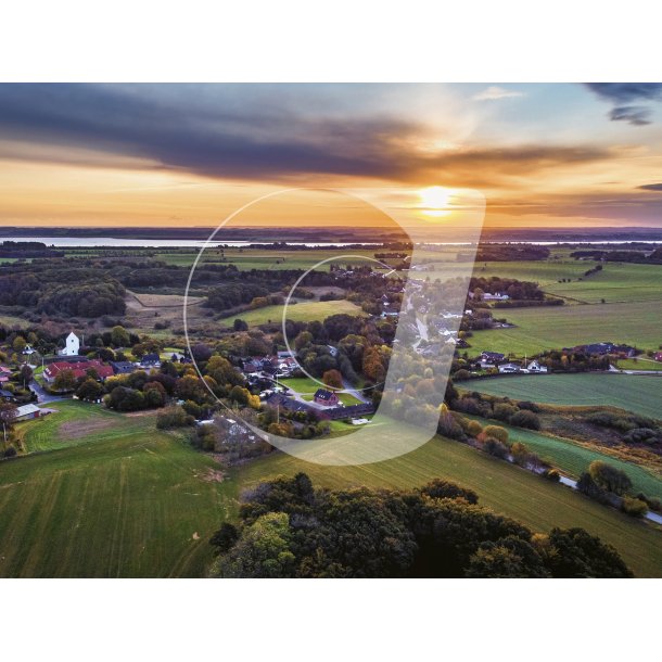 Dronefoto af Tvede ved solopgang