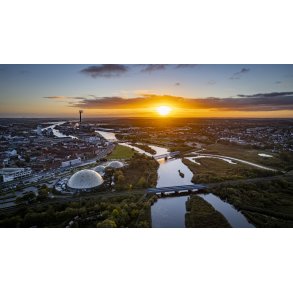 Dronebillede af Randers med Randers Regnskov, Guden�en, Verdo og de fire broer