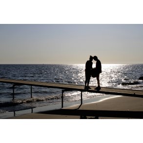 Sensommer p� badebro ved Ballehage Strand t�t p� Aarhus