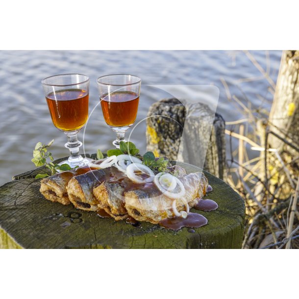 Stegte sild, marineret eft. gammel opskrift fra Mellerup med Valnddesnaps i Naturpark Randers Fjord